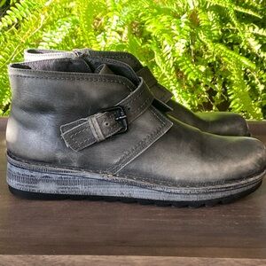 Naot Luisia Bootie in Distressed Gray Leather **EUC**. Sz42